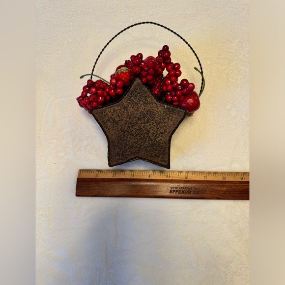 Vintage Holiday Berry Baskets Set Of 2 - Picture 7 of 7